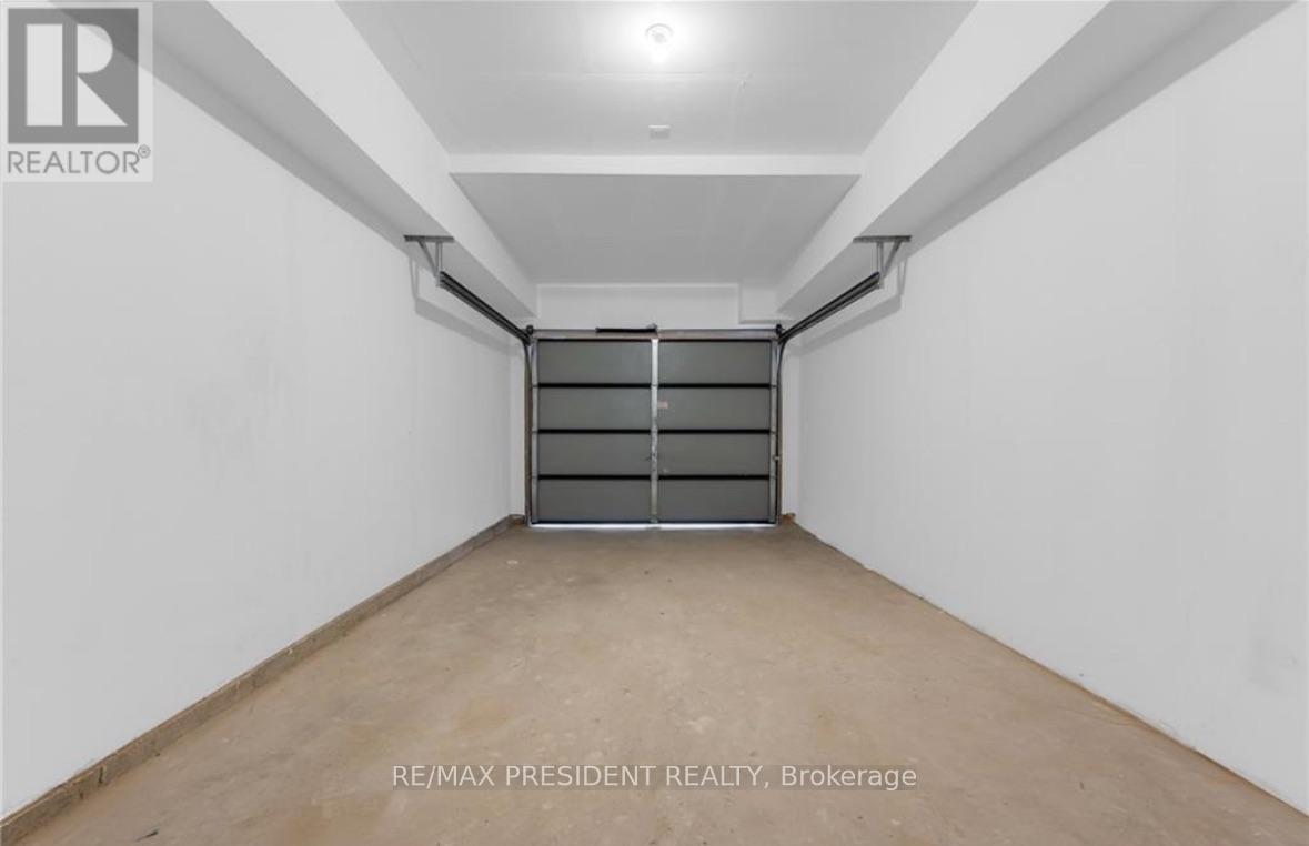 141 Everett Common, St. Catharines, ON - Indoor Photo Showing Garage