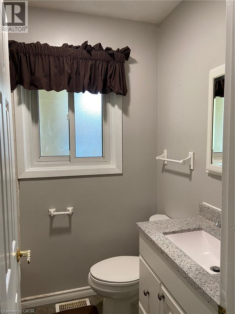 194 River Road E Unit# Upper, Kitchener, ON - Indoor Photo Showing Bathroom