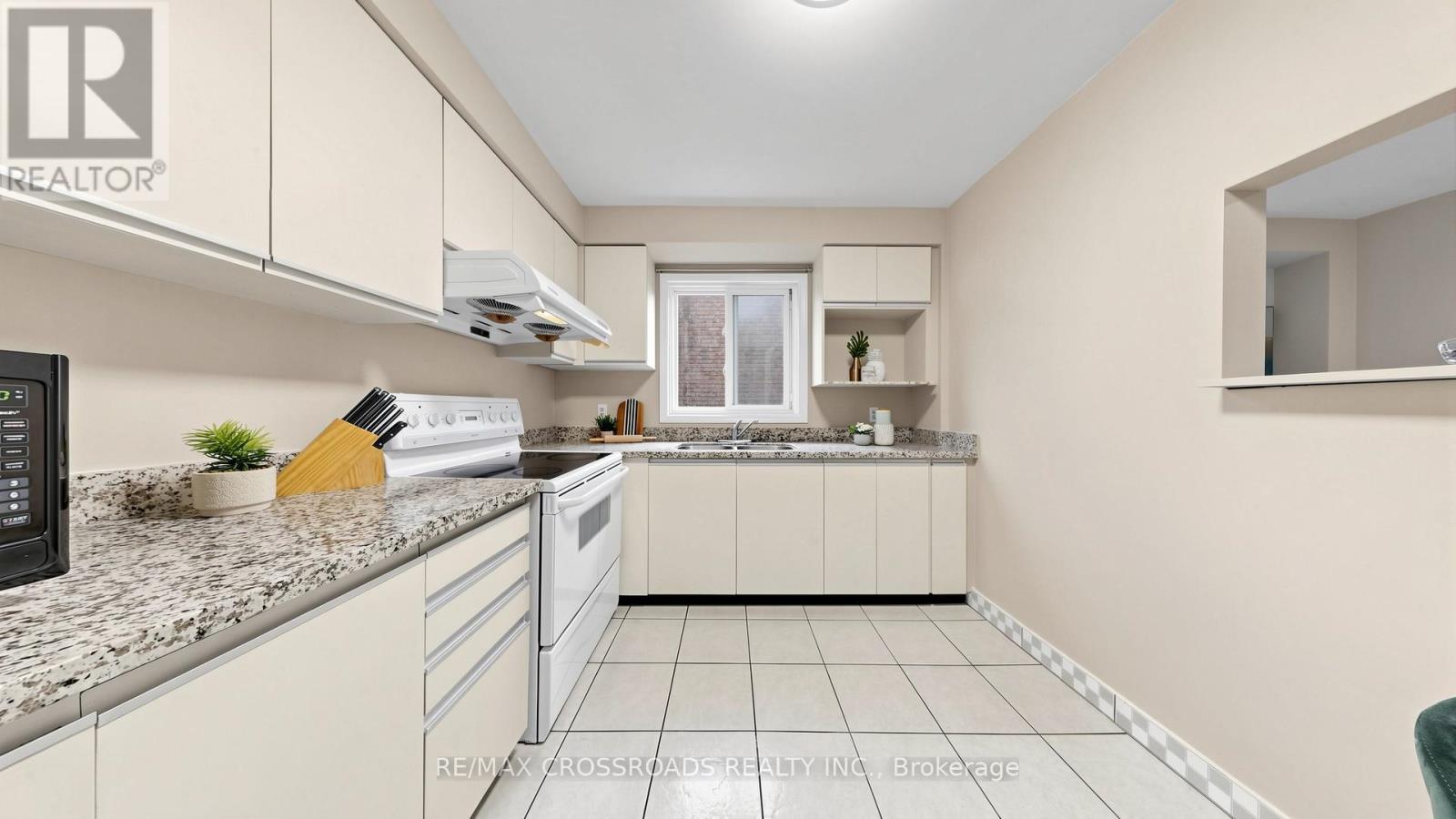 70 Halfmoon Square, Toronto, ON - Indoor Photo Showing Kitchen With Double Sink
