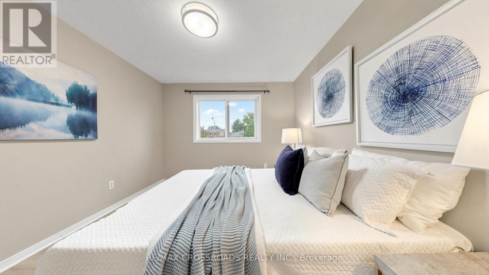 70 Halfmoon Square, Toronto, ON - Indoor Photo Showing Bedroom