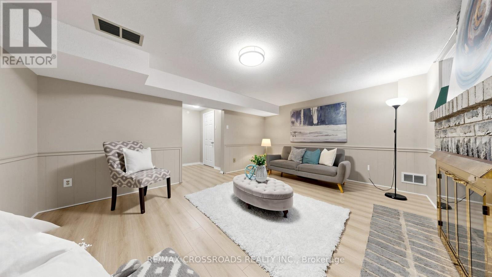 70 Halfmoon Square, Toronto, ON - Indoor
