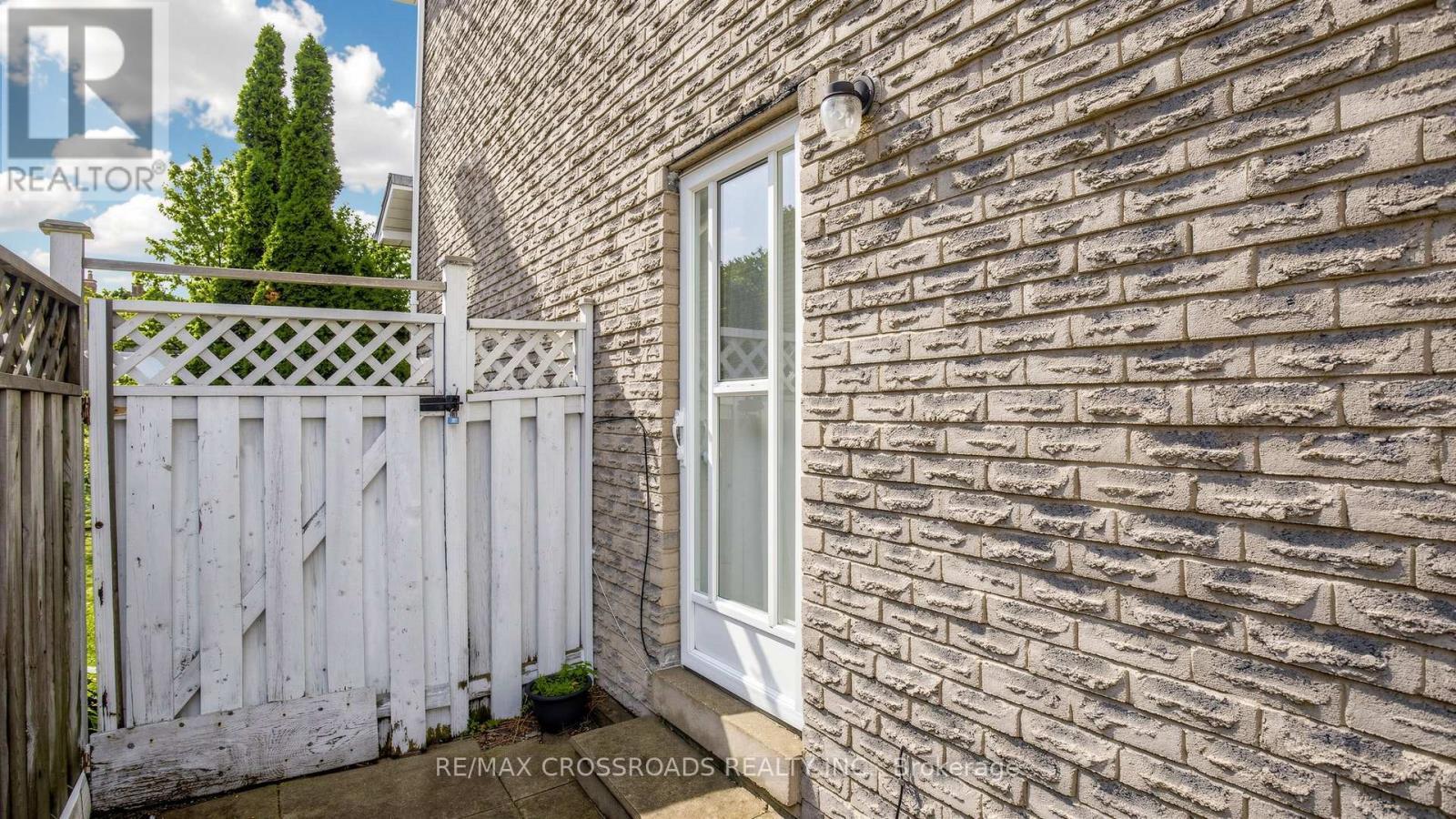 70 Halfmoon Square, Toronto, ON - Outdoor
