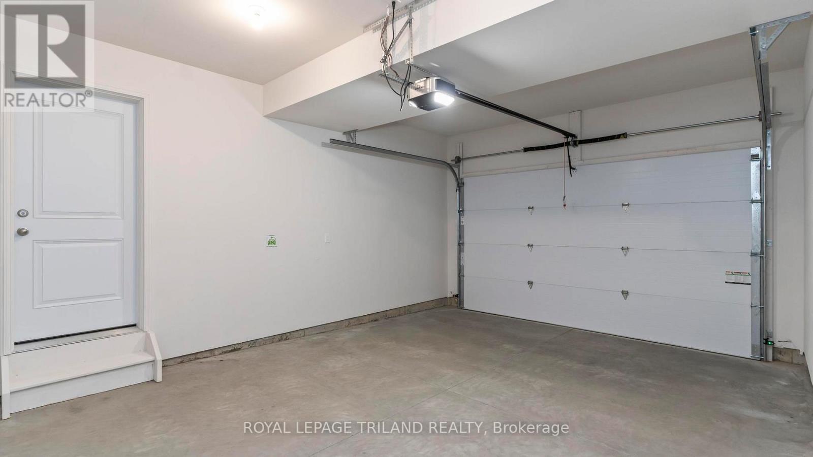 47 Harrow Lane, St. Thomas, ON - Indoor Photo Showing Garage