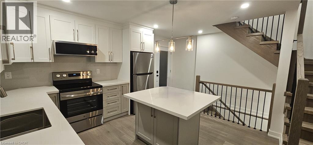 87 Scott Road, Cambridge, ON - Indoor Photo Showing Kitchen With Stainless Steel Kitchen