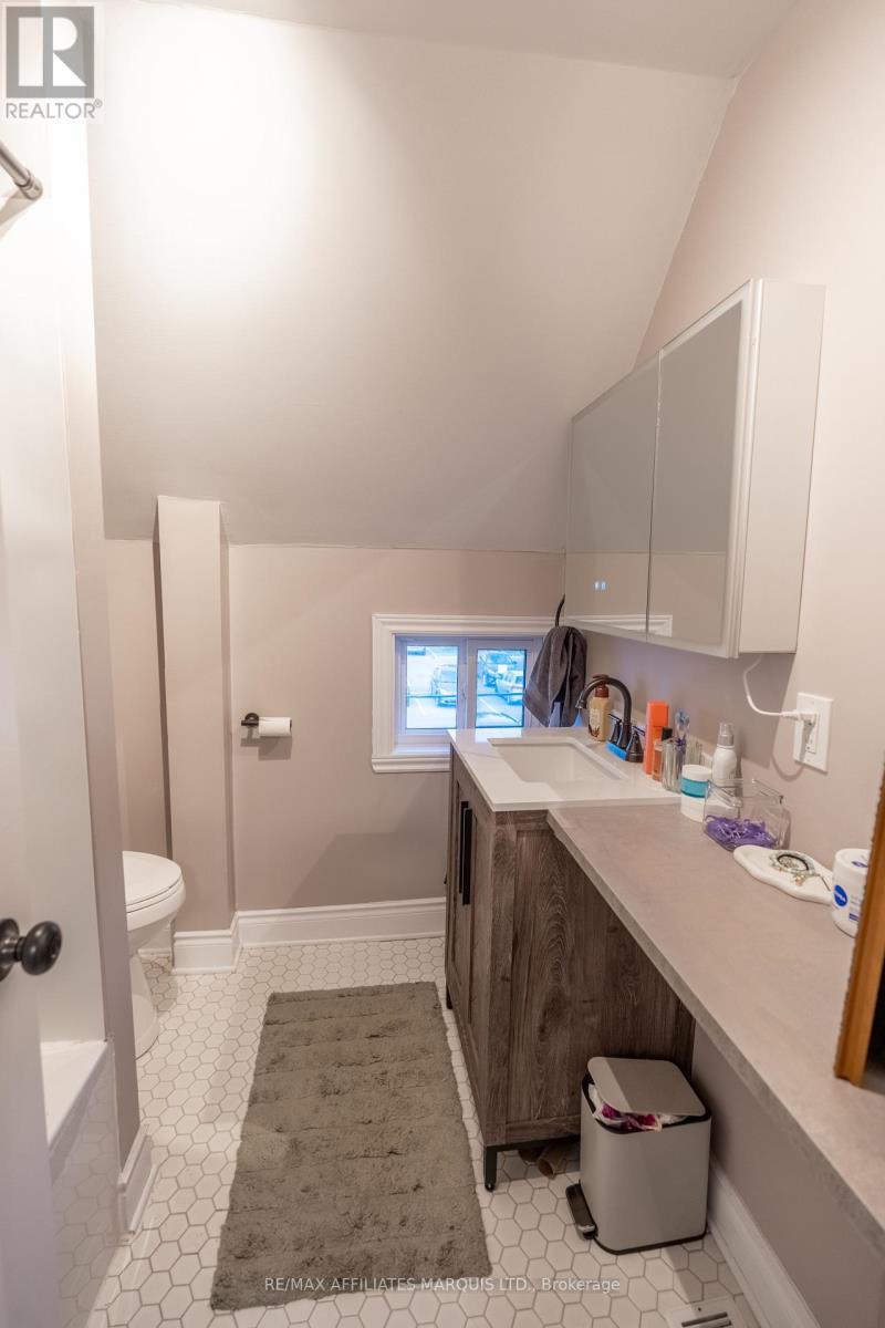 2 Whitehead Avenue, Cornwall, ON - Indoor Photo Showing Bathroom