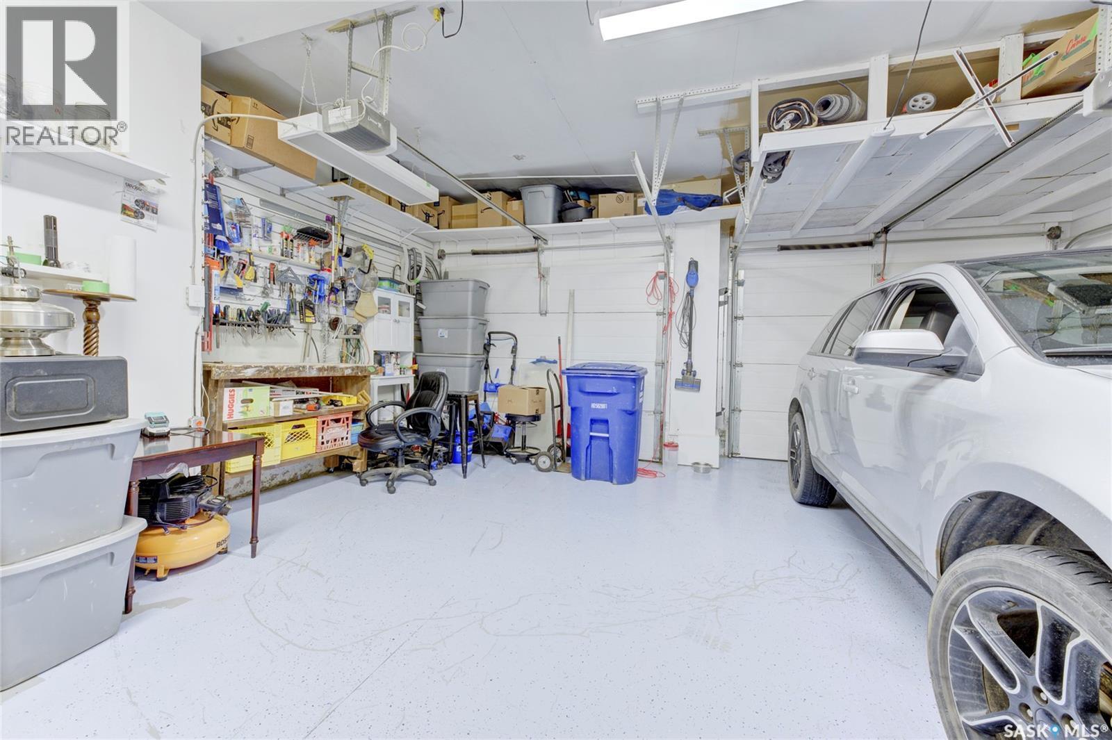 621 Braun Lane, Warman, SK - Indoor Photo Showing Garage