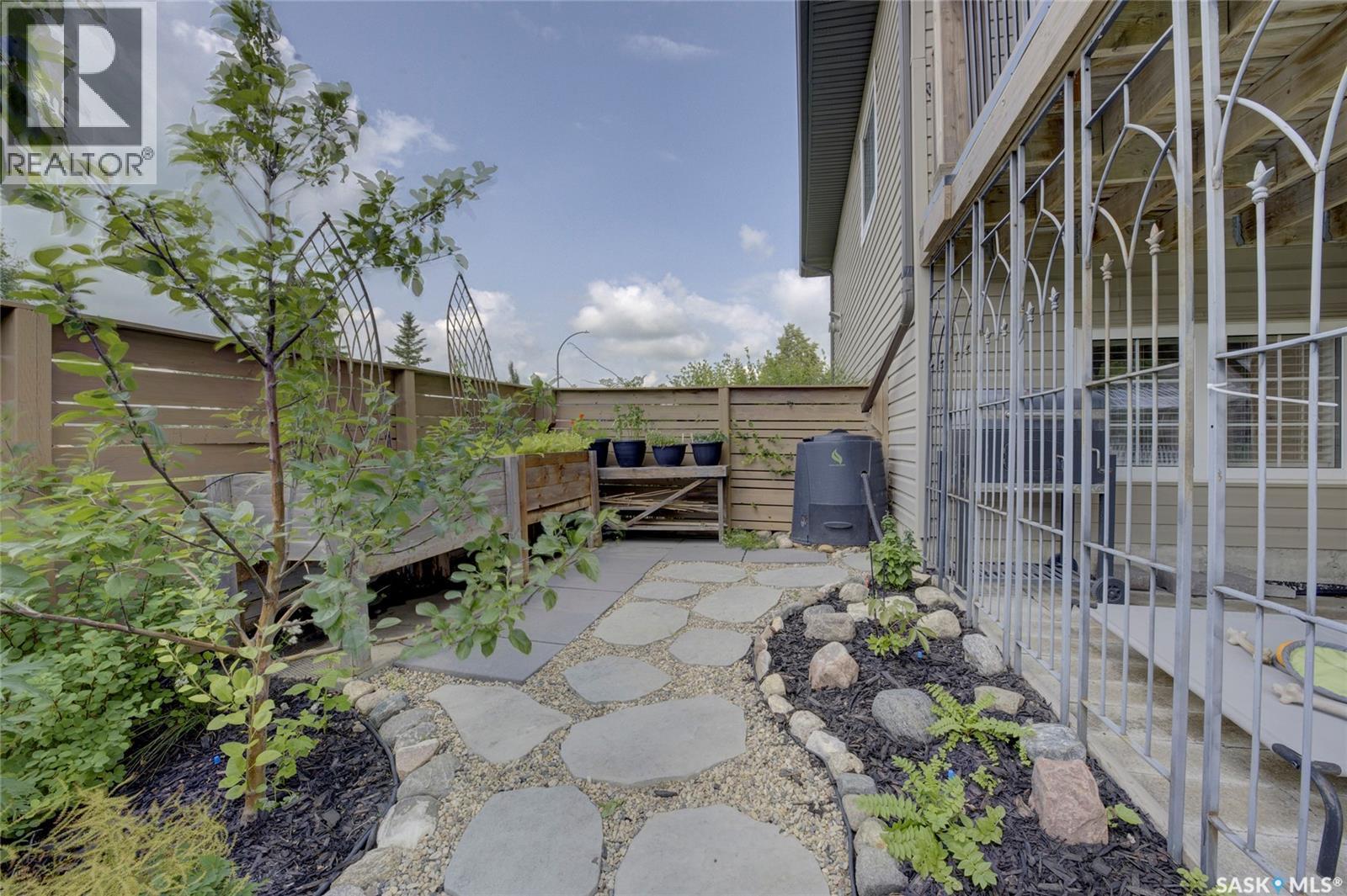 621 Braun Lane, Warman, SK - Outdoor