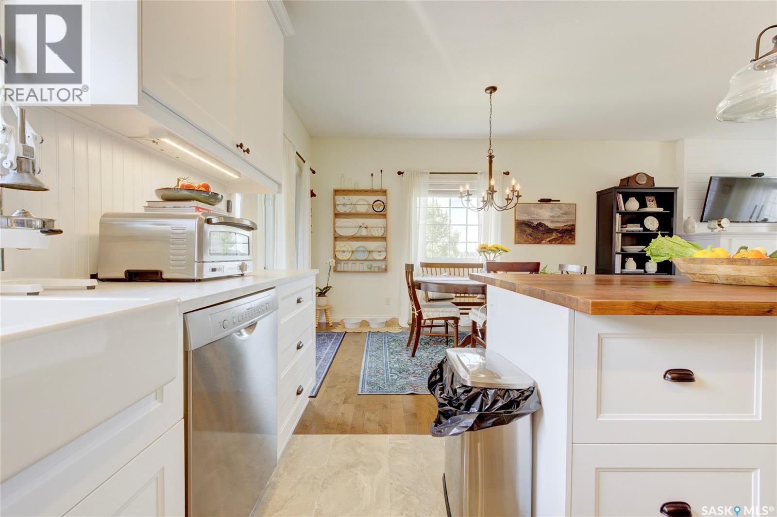 621 Braun Lane, Warman, SK - Indoor Photo Showing Kitchen