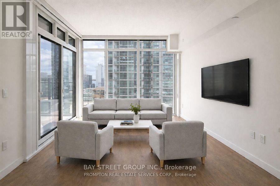 912 - 1 Concord Cityplace Way, Toronto, ON - Indoor Photo Showing Living Room