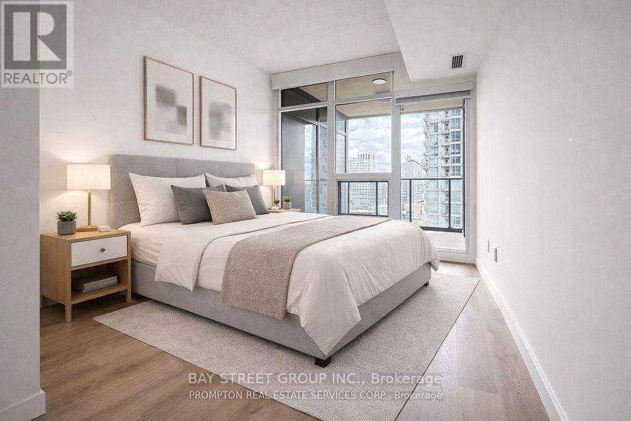 912 - 1 Concord Cityplace Way, Toronto, ON - Indoor Photo Showing Bedroom