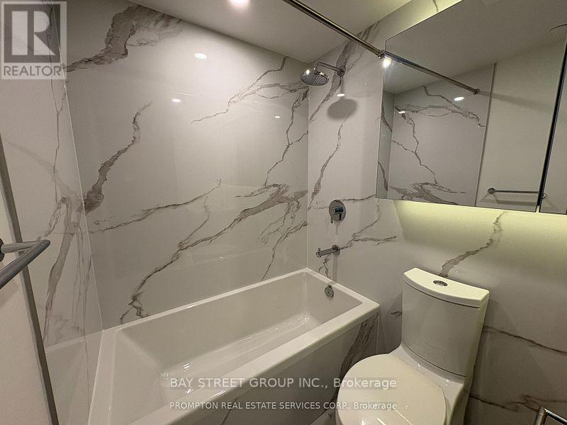 912 - 1 Concord Cityplace Way, Toronto, ON - Indoor
