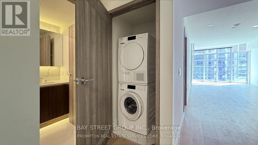 912 - 1 Concord Cityplace Way, Toronto, ON - Indoor Photo Showing Laundry Room