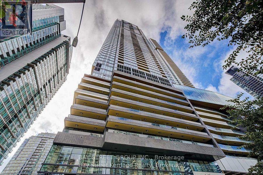 912 - 1 Concord Cityplace Way, Toronto, ON - Outdoor