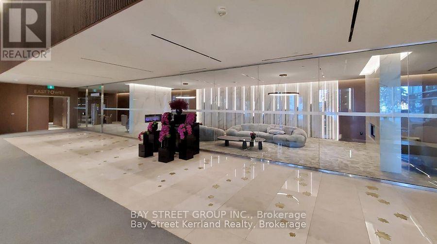 912 - 1 Concord Cityplace Way, Toronto, ON - Indoor