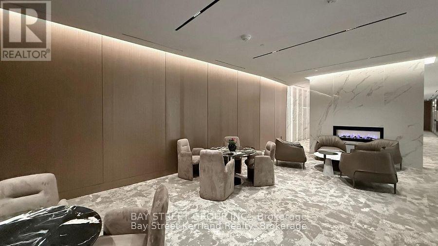 912 - 1 Concord Cityplace Way, Toronto, ON - Indoor