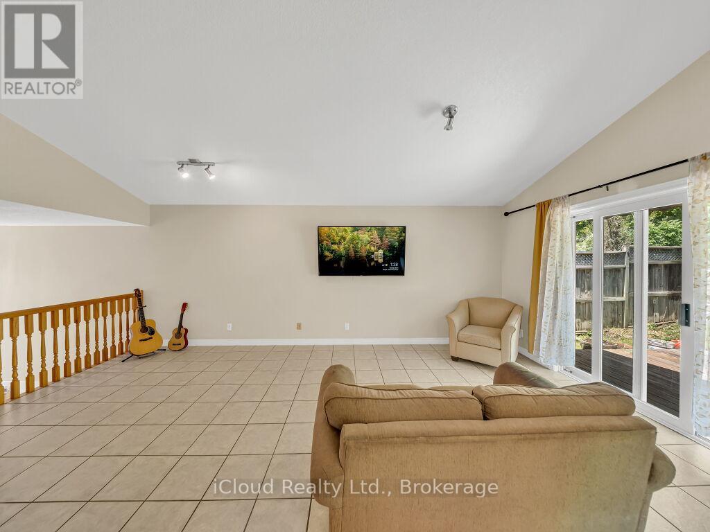 308 Keewatin Avenue, Kitchener, ON - Indoor