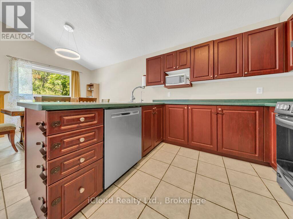 308 Keewatin Avenue, Kitchener, ON - Indoor Photo Showing Kitchen