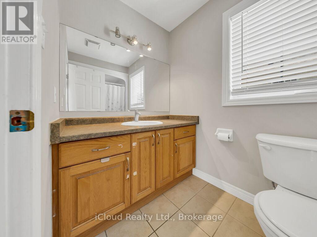 308 Keewatin Avenue, Kitchener, ON - Indoor Photo Showing Bathroom