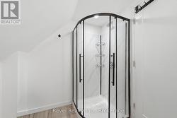 Upper Bath Shower2 - 