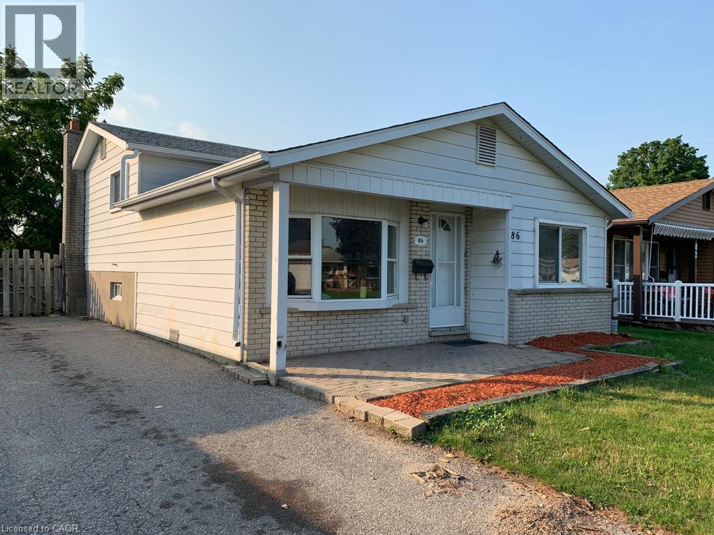Single-story residence featuring light-colored siding and brick accents - 86 Belwood Crescent, Kitchener, ON - Outdoor