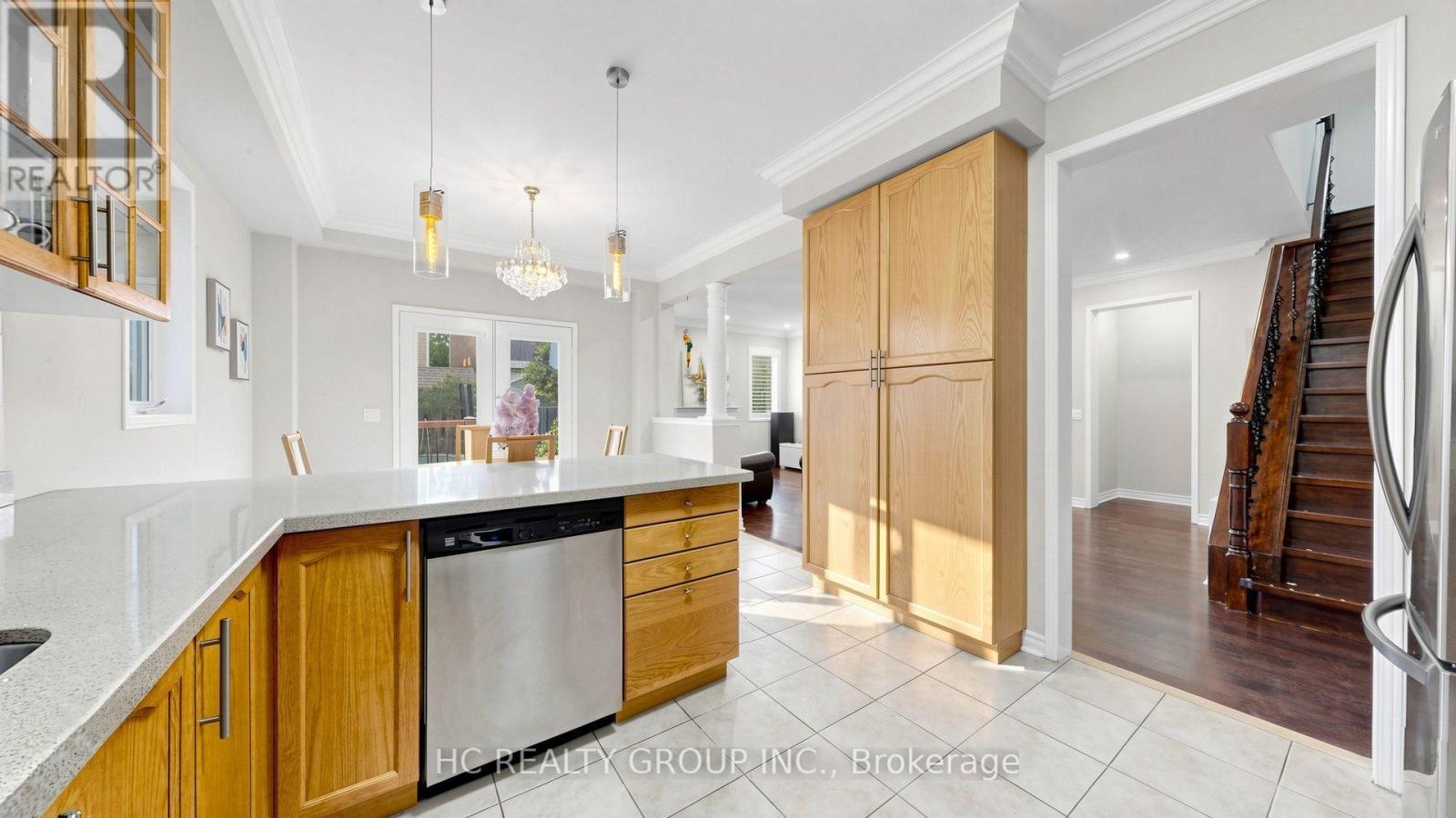 232 Stonebridge Drive, Markham, ON - Indoor Photo Showing Kitchen