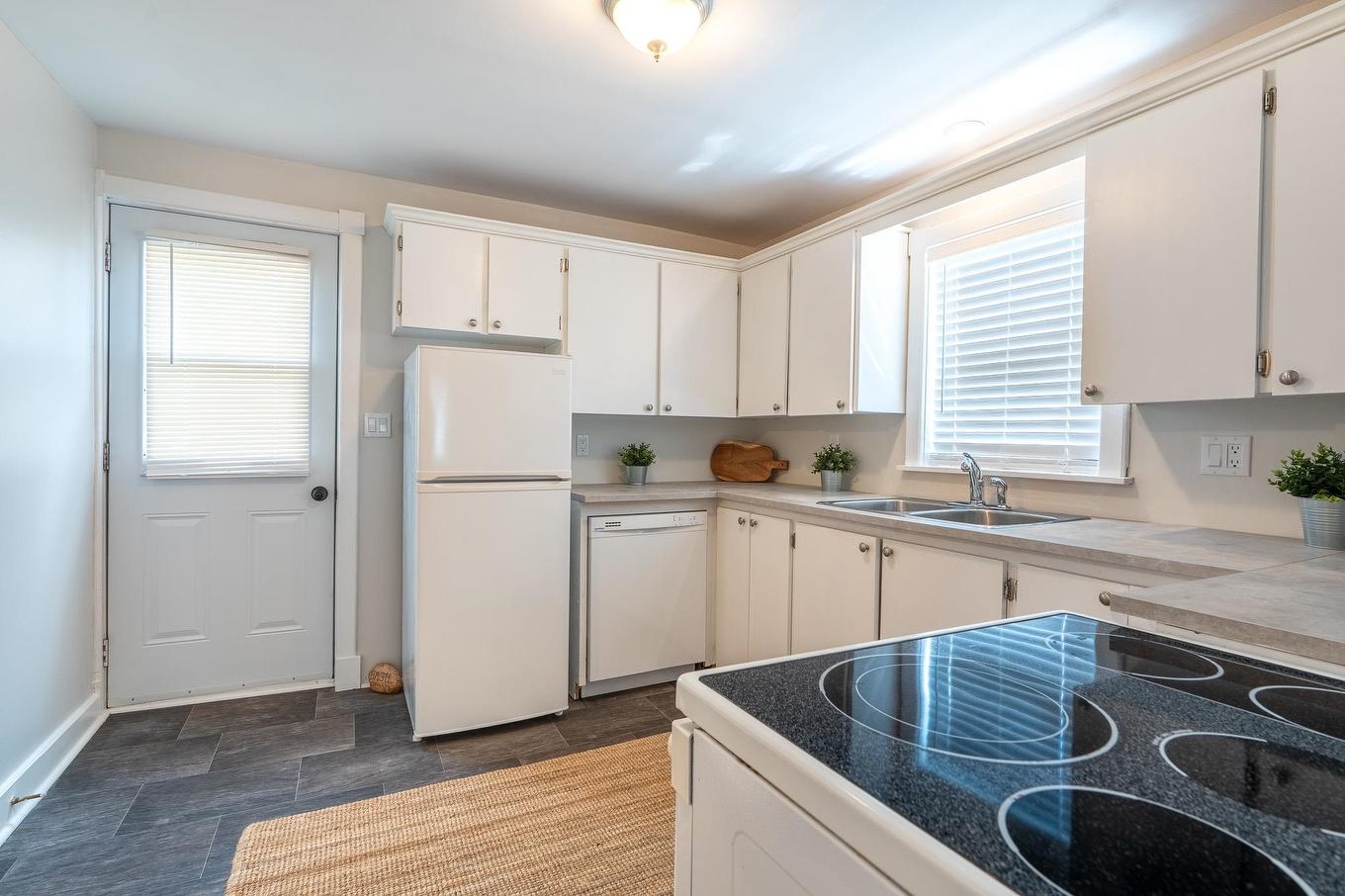 285 Convent Street, Summerside, PE - Indoor Photo Showing Kitchen With Double Sink