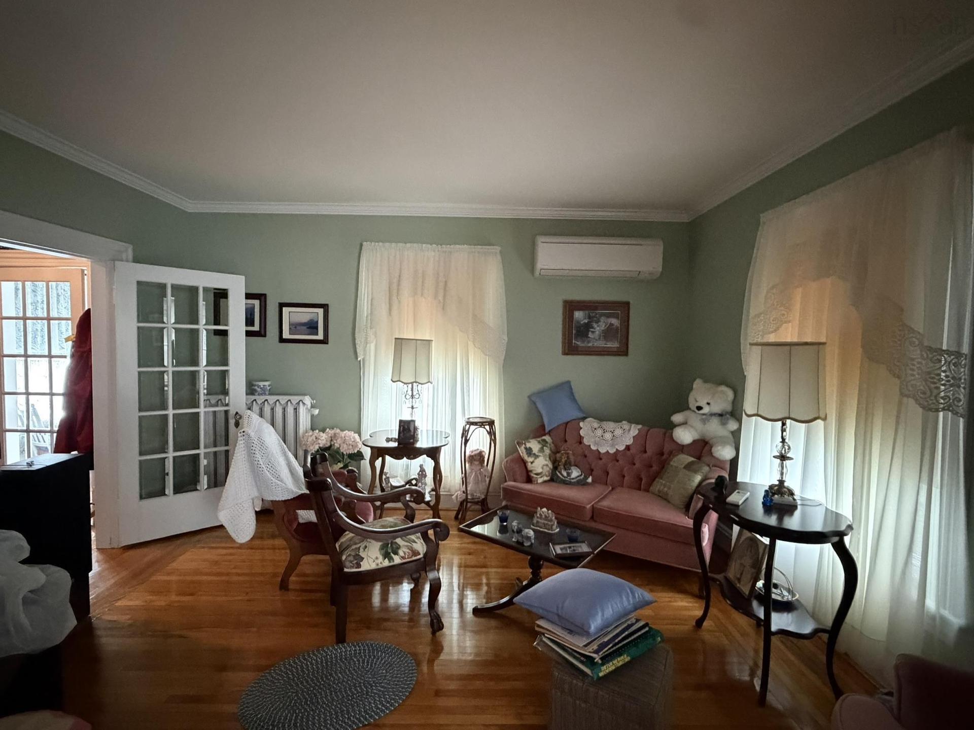 416 Pleasant Street, New Glasgow, NS - Indoor Photo Showing Living Room
