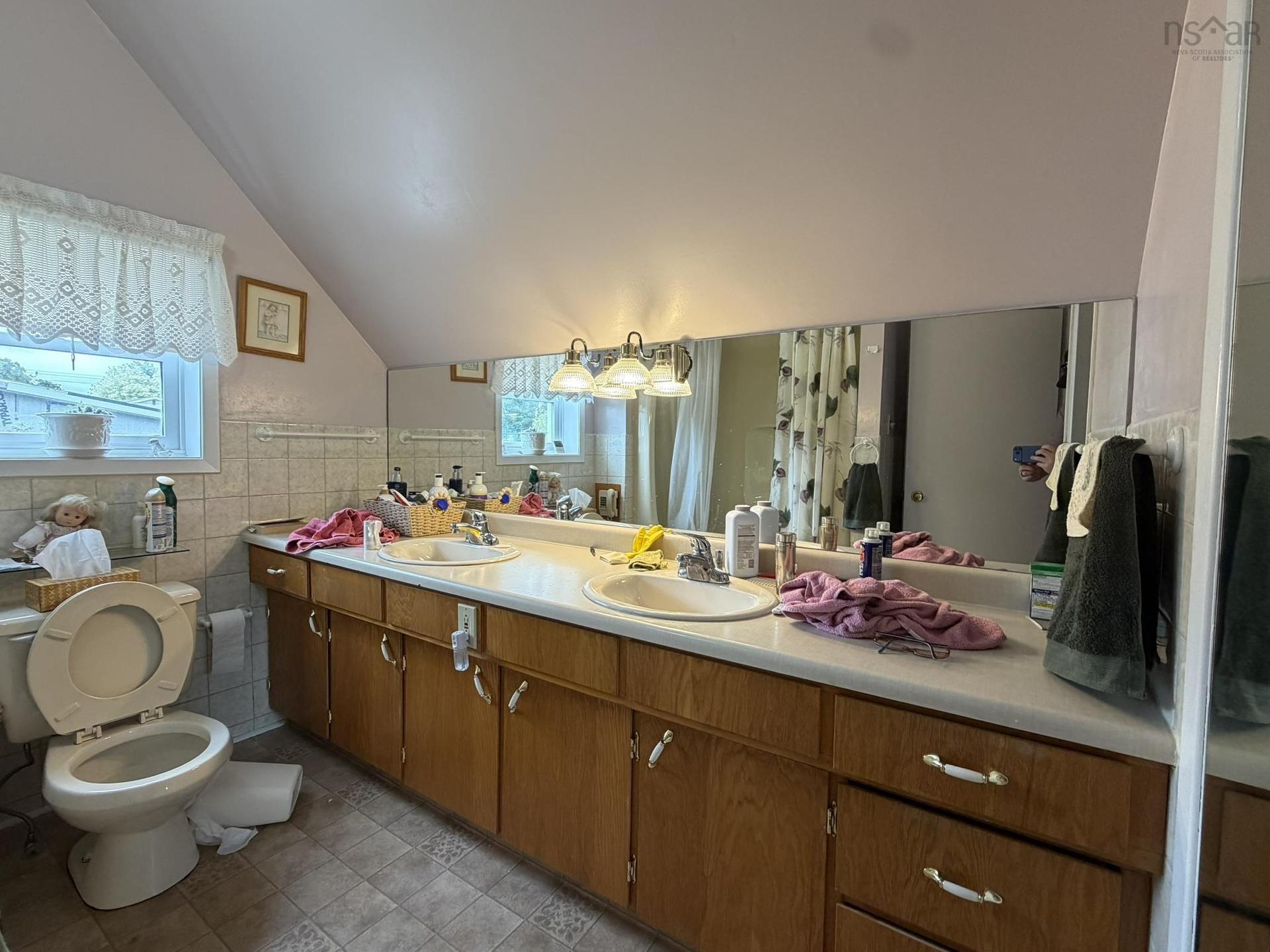 416 Pleasant Street, New Glasgow, NS - Indoor Photo Showing Bathroom