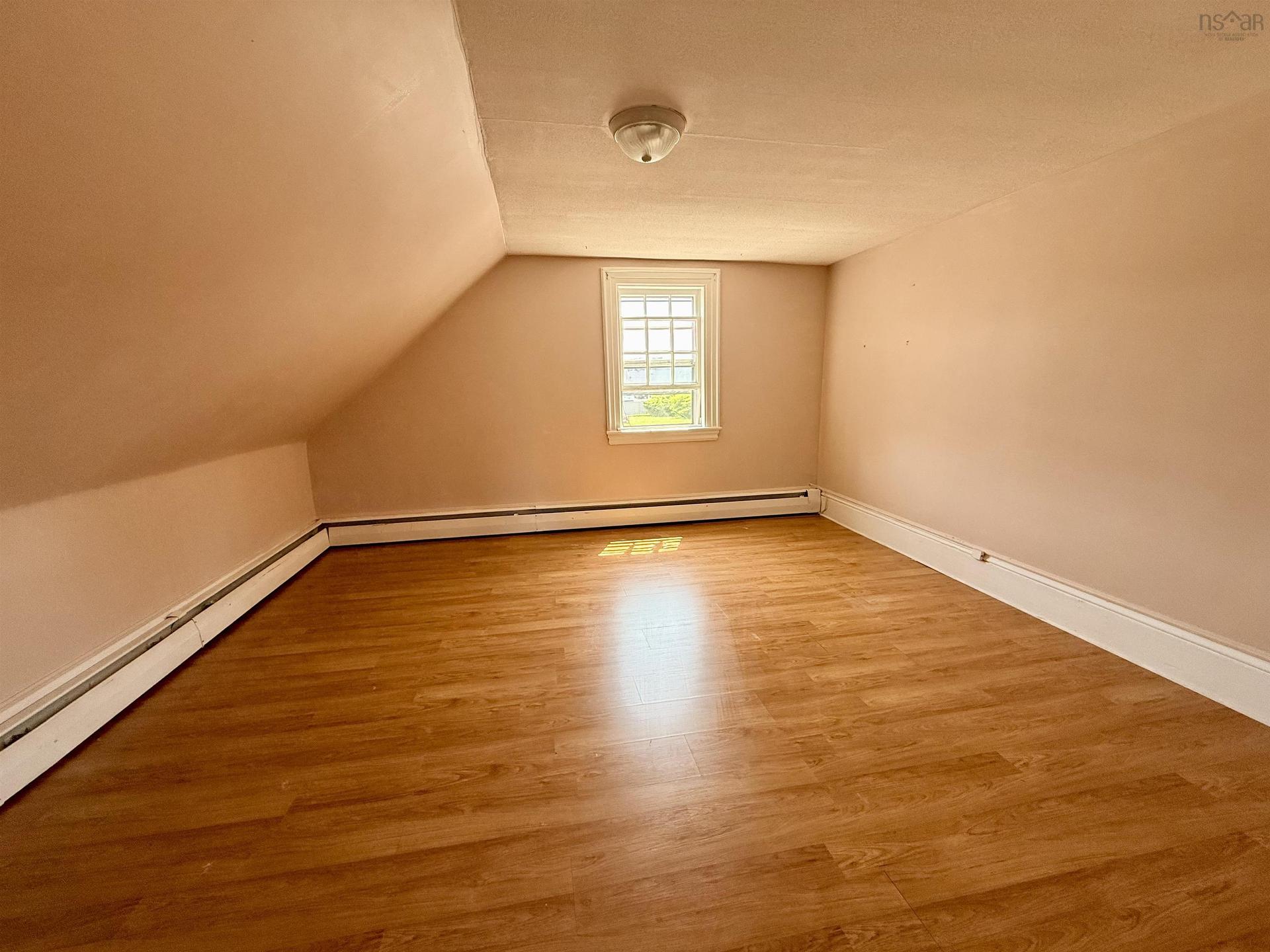 27 Starrs Road, Yarmouth, NS - Indoor Photo Showing Other Room