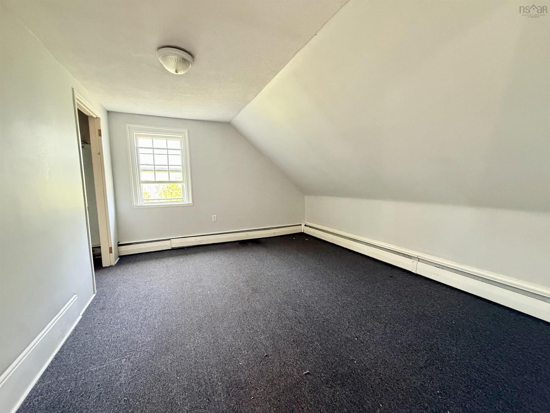 27 Starrs Road, Yarmouth, NS - Indoor Photo Showing Other Room
