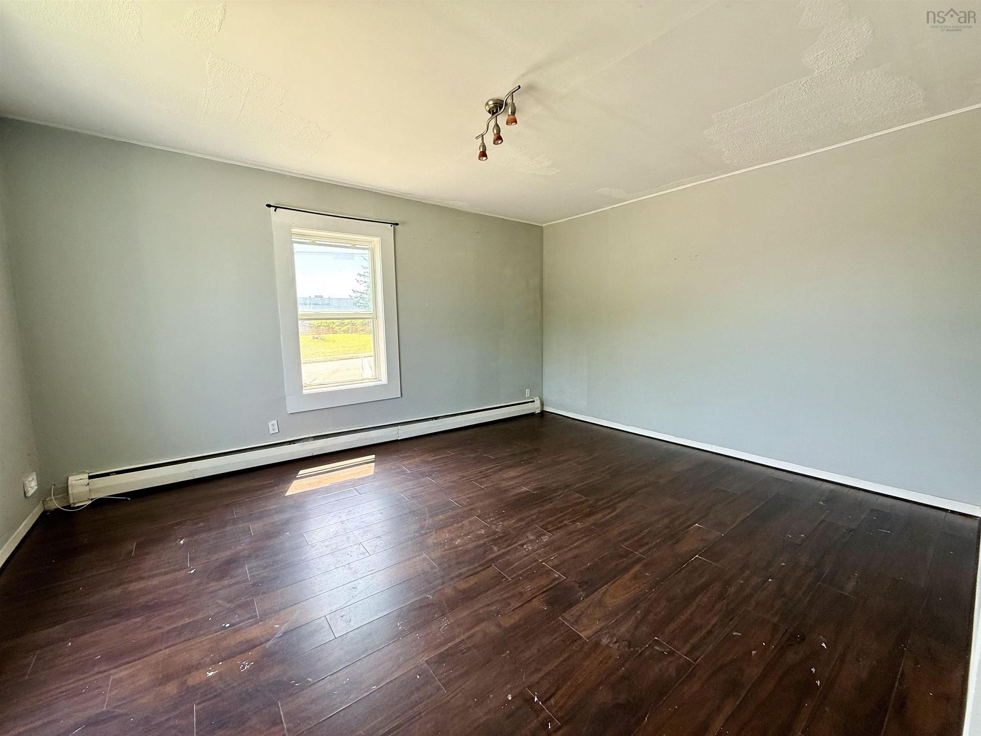 27 Starrs Road, Yarmouth, NS - Indoor Photo Showing Other Room