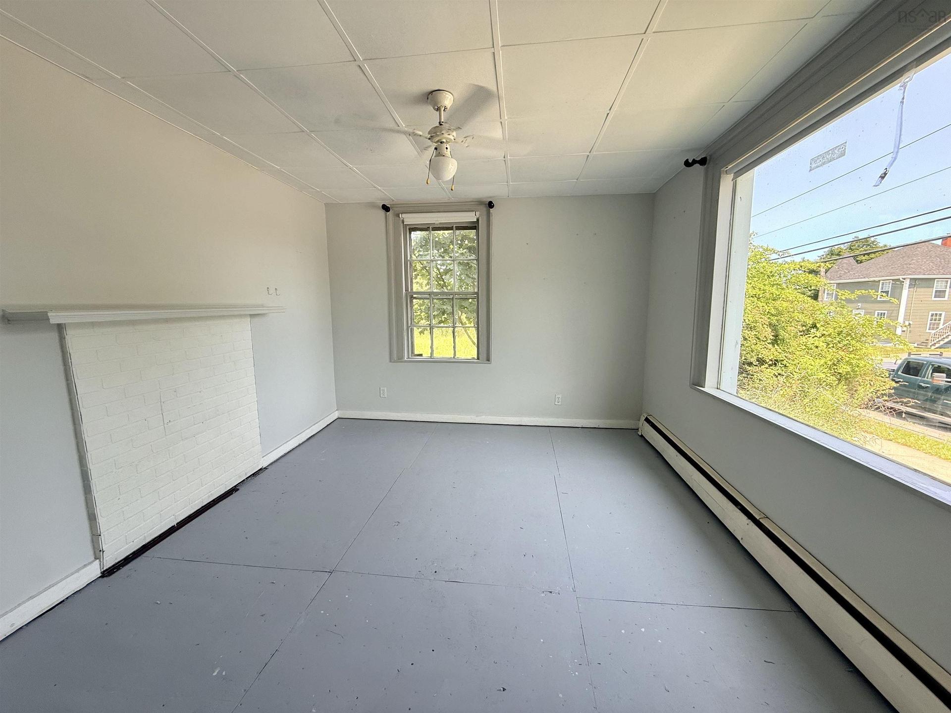 27 Starrs Road, Yarmouth, NS - Indoor Photo Showing Other Room