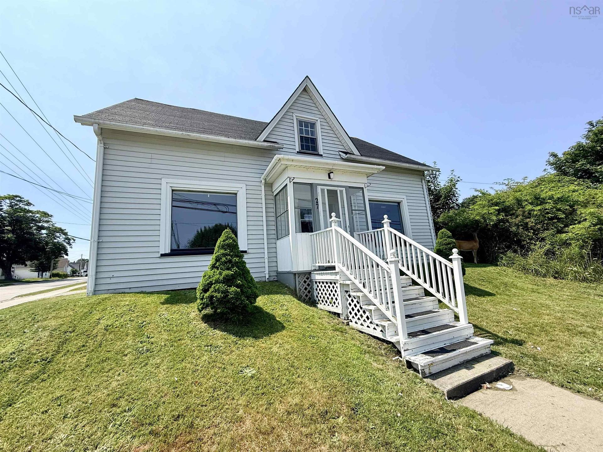 27 Starrs Road, Yarmouth, NS - Outdoor