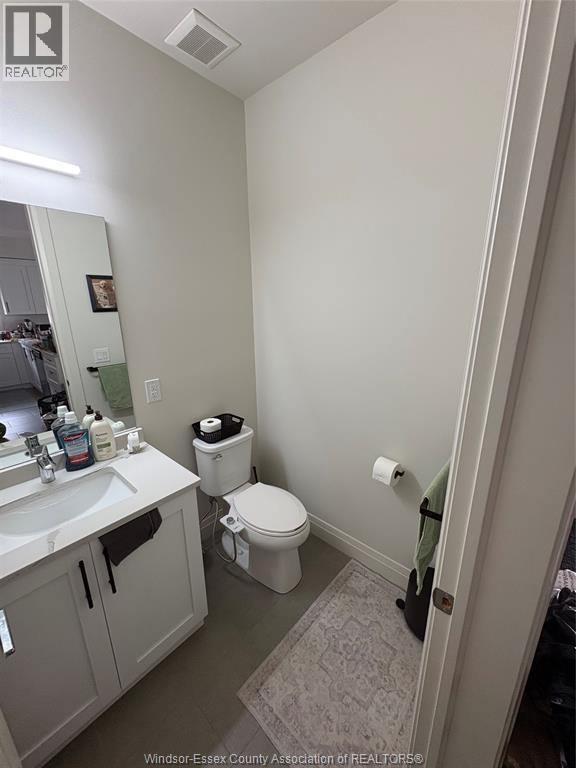 233 Watson Unit# 106, Windsor, ON - Indoor Photo Showing Bathroom
