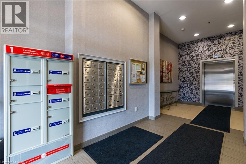 427 Aberdeen Avenue Unit# 102, Hamilton, ON - Indoor Photo Showing Other Room