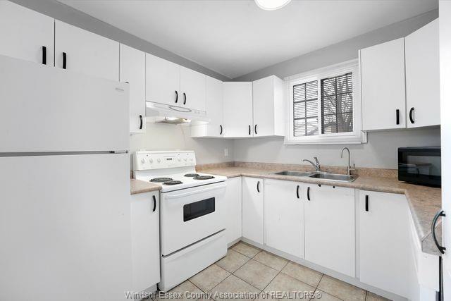 8665 Darlington Crescent, Windsor, ON