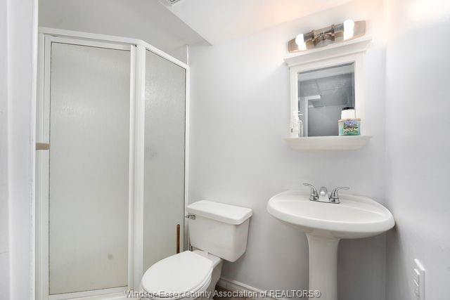 8665 Darlington Crescent, Windsor, ON
