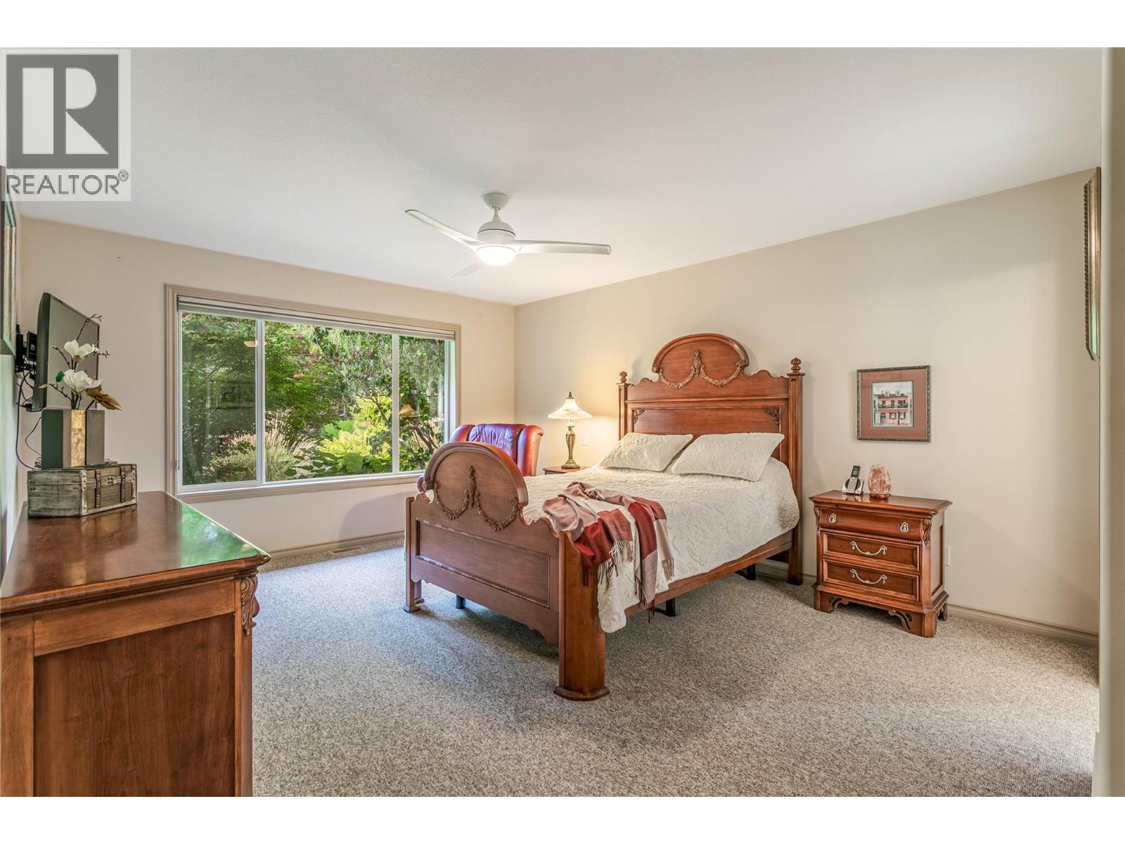 4122 Gallaghers Boulevard S, Kelowna, BC - Indoor Photo Showing Bedroom