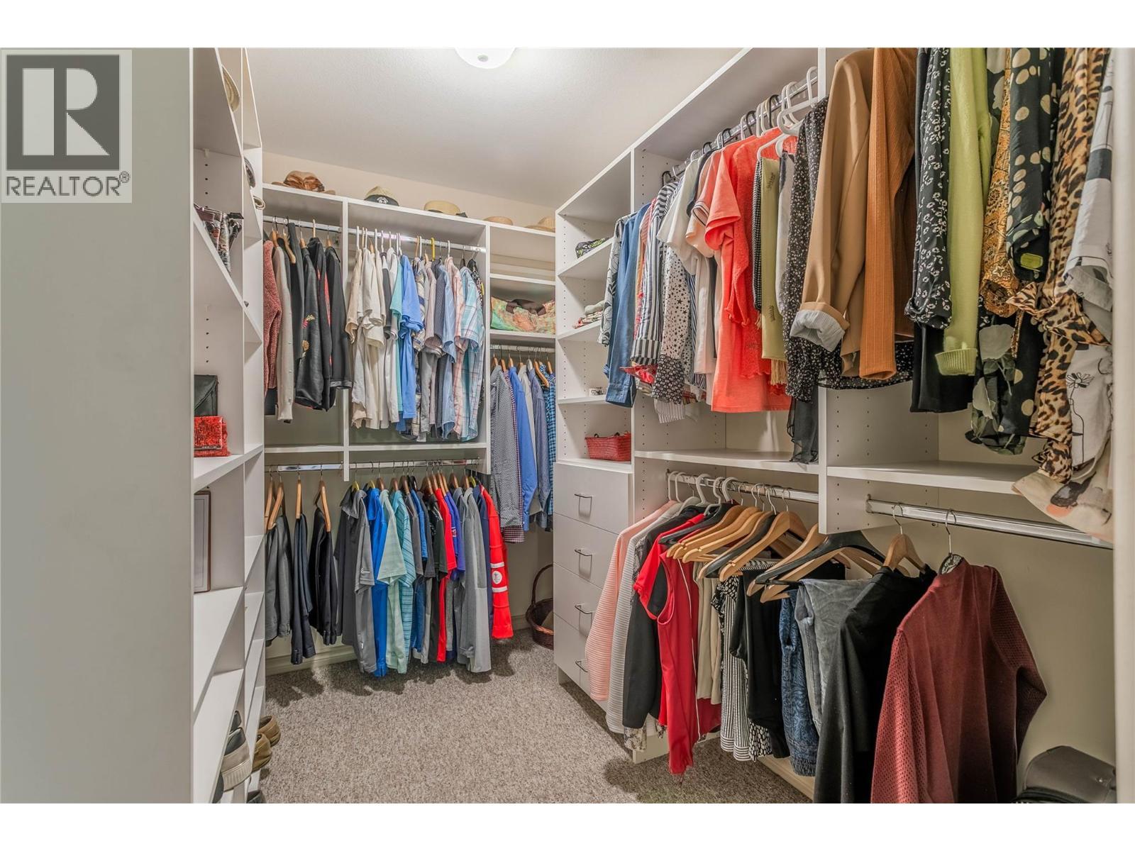 4122 Gallaghers Boulevard S, Kelowna, BC - Indoor With Storage