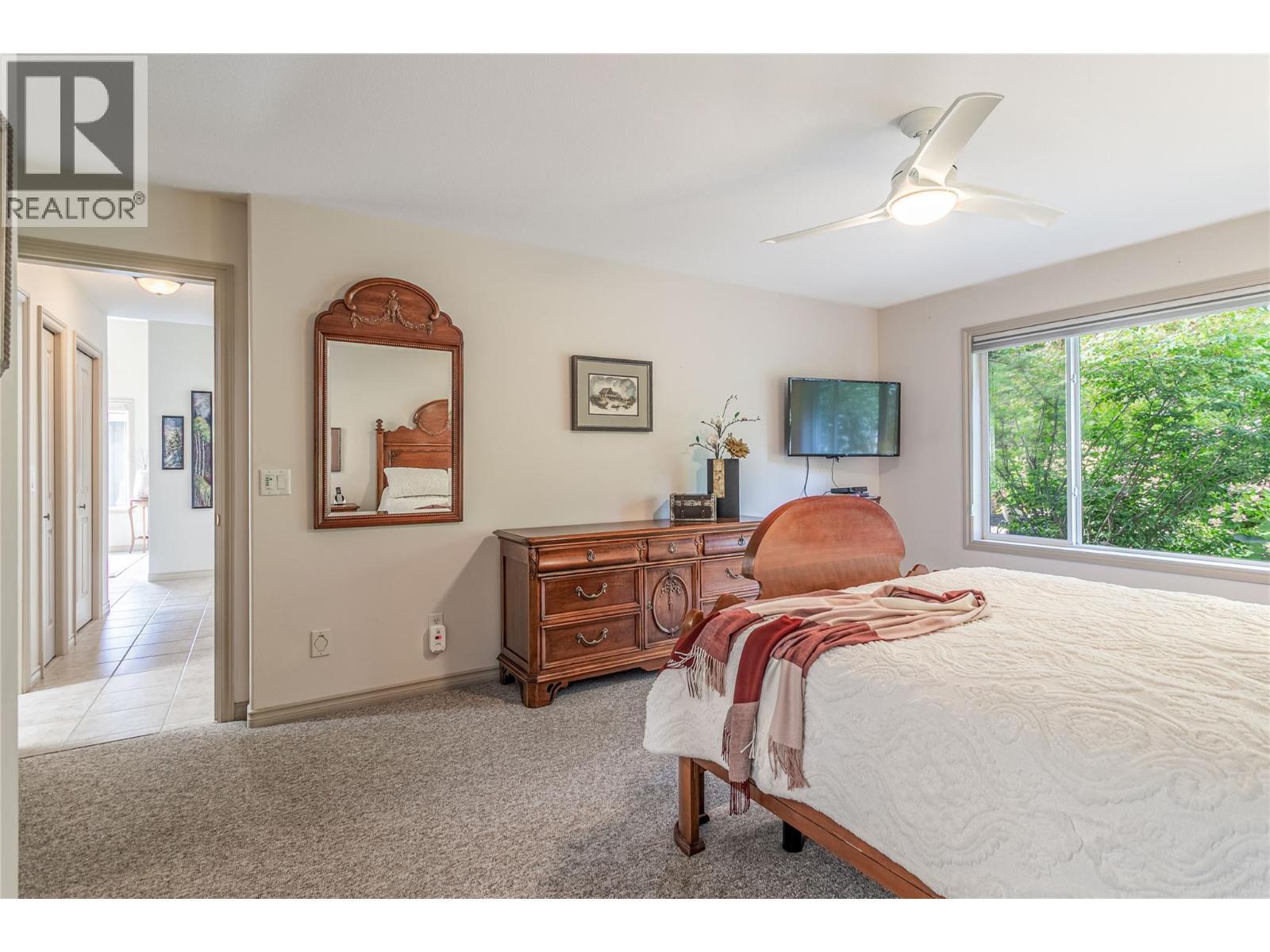 4122 Gallaghers Boulevard S, Kelowna, BC - Indoor Photo Showing Bedroom