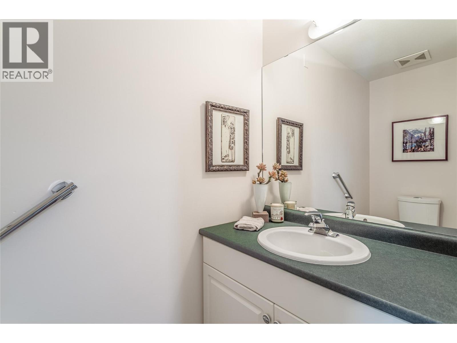 4122 Gallaghers Boulevard S, Kelowna, BC - Indoor Photo Showing Bathroom