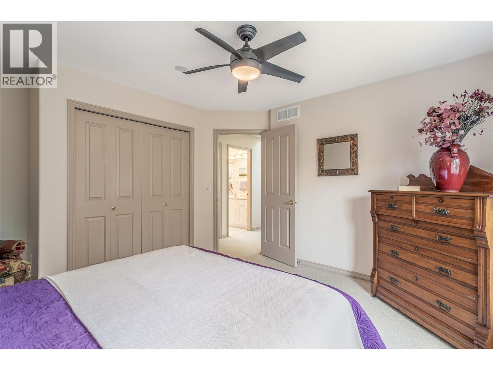 4122 Gallaghers Boulevard S, Kelowna, BC - Indoor Photo Showing Bedroom