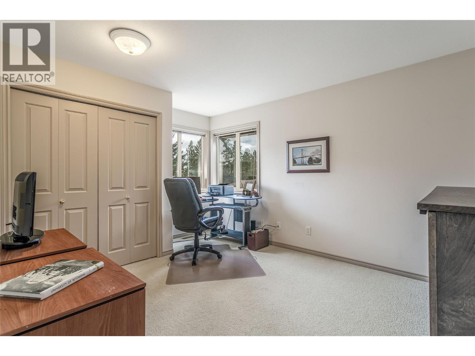 4122 Gallaghers Boulevard S, Kelowna, BC - Indoor Photo Showing Office