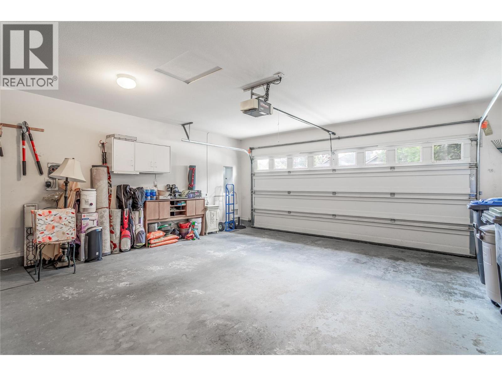 4122 Gallaghers Boulevard S, Kelowna, BC - Indoor Photo Showing Garage