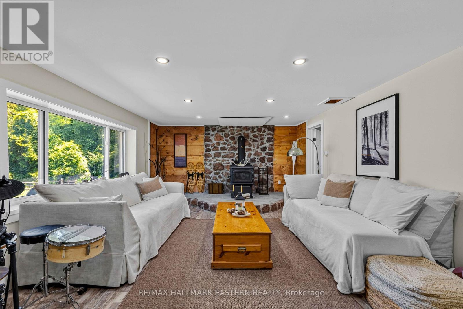 2694 County Road 6 E, Douro-Dummer, ON - Indoor Photo Showing Living Room
