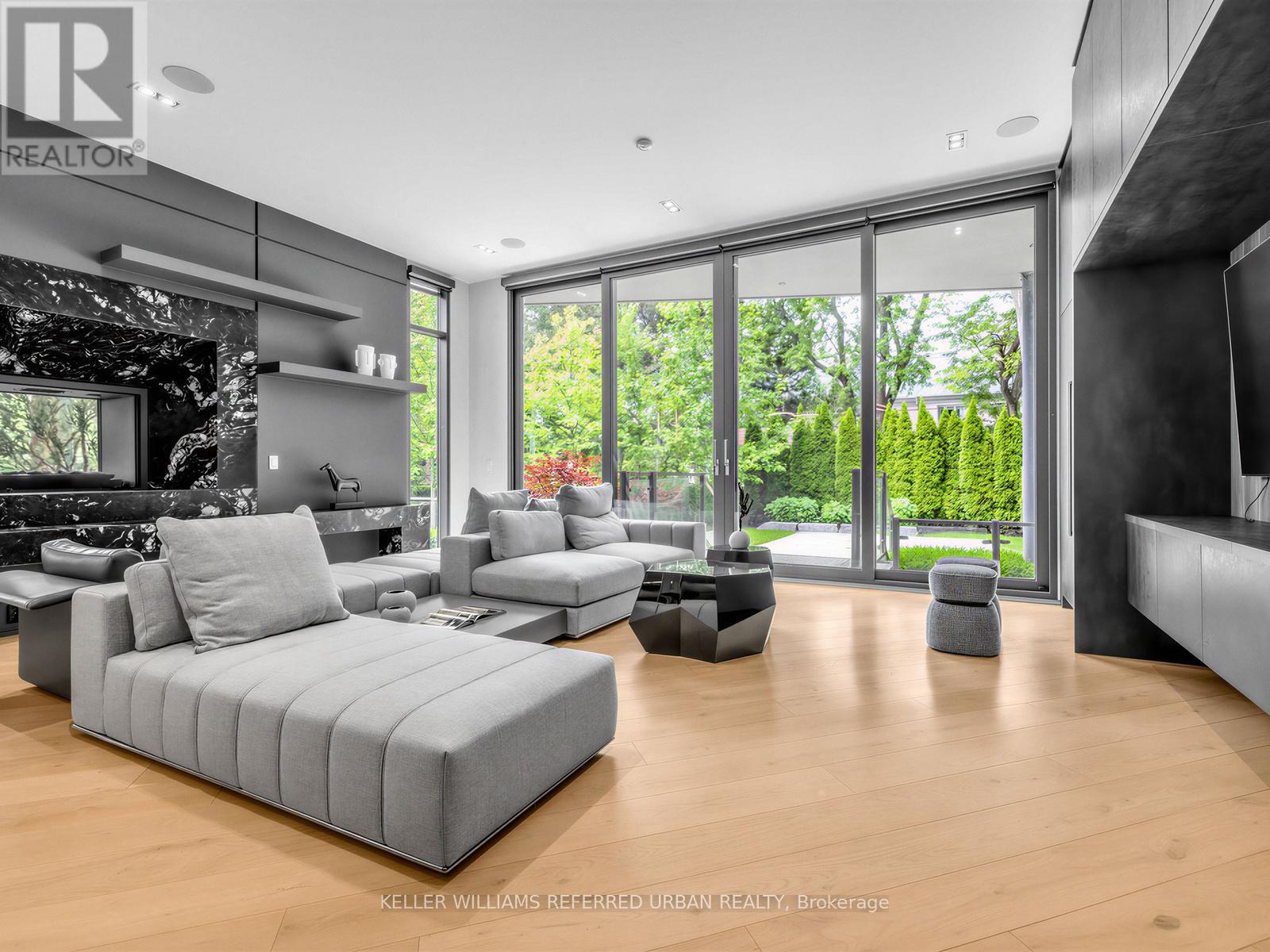 22 Hammok Crescent, Markham, ON - Indoor Photo Showing Living Room