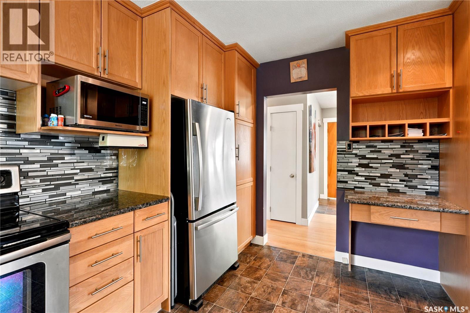 52 Tucker Crescent, Saskatoon, SK - Indoor Photo Showing Kitchen