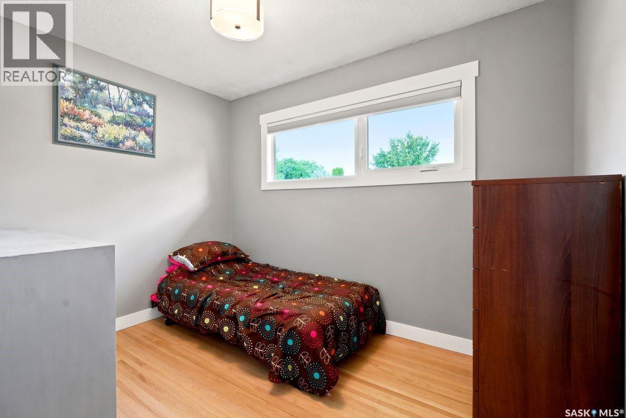52 Tucker Crescent, Saskatoon, SK - Indoor Photo Showing Bedroom