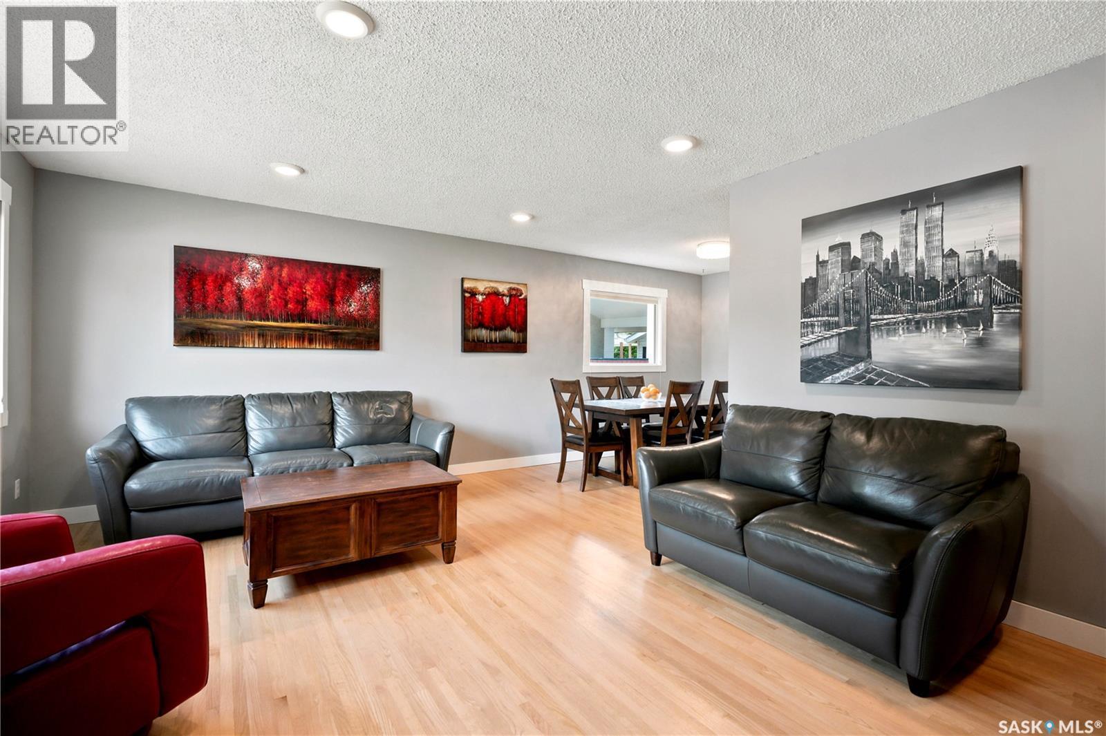 52 Tucker Crescent, Saskatoon, SK - Indoor Photo Showing Living Room