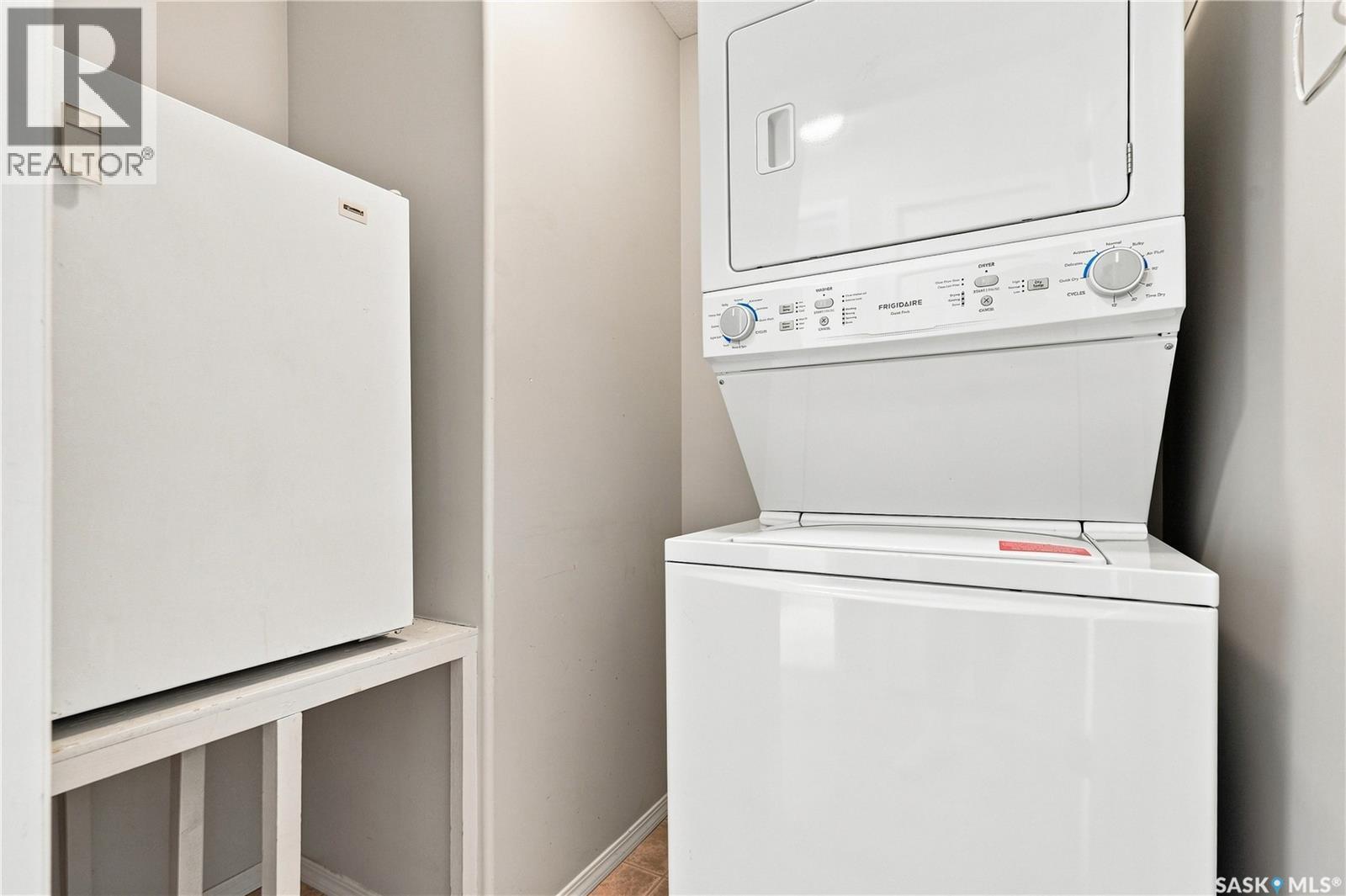 209 215 Lowe Road, Saskatoon, SK - Indoor Photo Showing Laundry Room